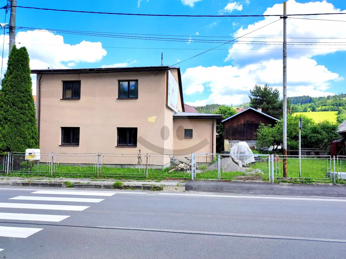 Rodinný dom s garážou / 385 m2/, Turzovka