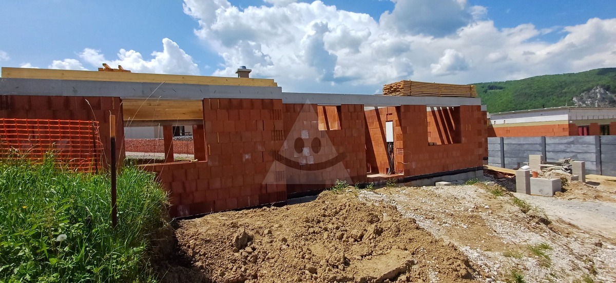 Novostavba bungalovu s garážou a záhradou /603 m2/, Rajecké Teplice - Poluvsie