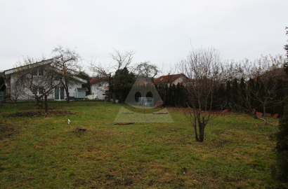 Stavebný pozemok pre rodinný dom / 409 m2/, Rosina