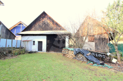 Stavebný pozemok s hospodárskou budovou /544 m2/, Čičmany