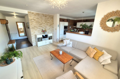 ELEGANTNÝ 3-IZBOVÝ BYT S LOGGIOU / 81 m2 / - Bytča