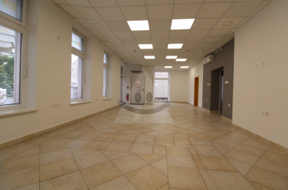 Administratívno-obchodný priestor s parkovaním / 96 m2 / Žilina centrum
