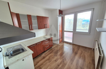 3-room apartment with loggia / 70 m2 / - Žilina (Solinky)