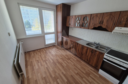 Unfurnished 3-room apartment with a loggia / 70 m² / - Čadca